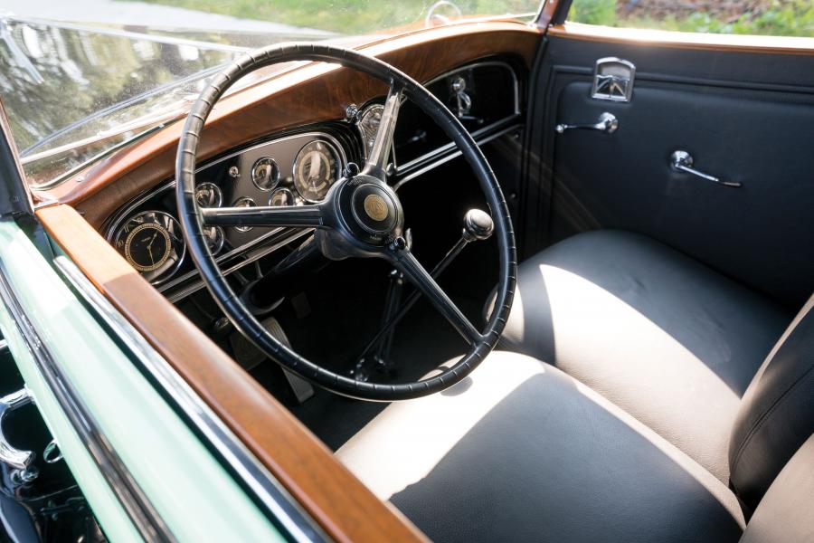 Интерьер LaSalle Convertible Coupe (345-C 668) 1933 года  (фото 11 из 23)